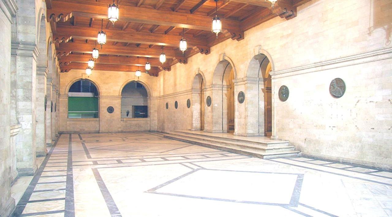 Studio 3 In The Center Of The *